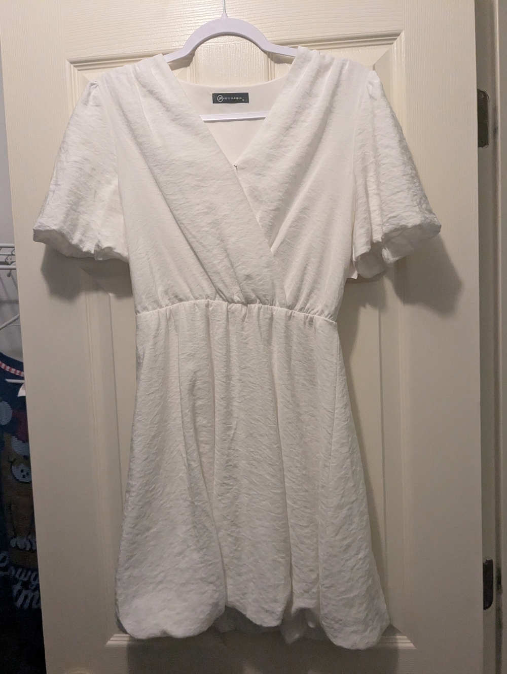 Women’s White Textured V-Neck Short Sleeve Dress | Size Small